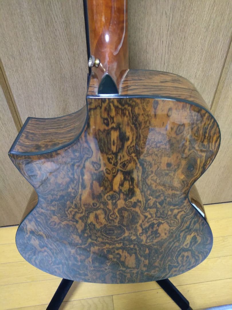 Rosso R-33　エレアコ仕様　希少材ボコーデ使用のモデル