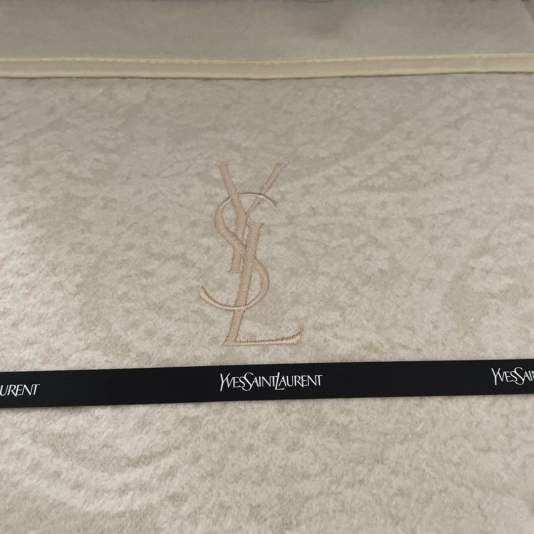 【新品】Yves Saint Laurent シルク100% ブランケット毛布