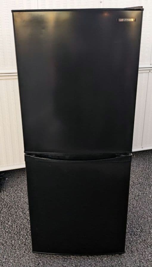 ★2023年製 美品 黒がシブいっ♫ 冷凍冷蔵庫 アイリスオーヤマ 142L