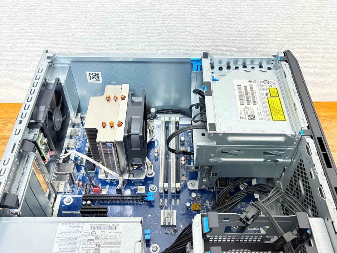 ベアボーン状態のHP Z2 Tower G5 （Xeon W-1250P付き）