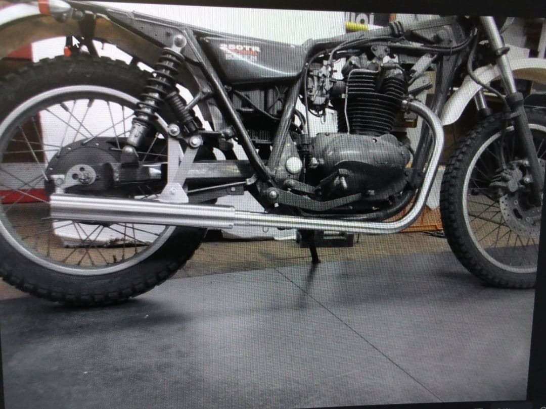 ２５０ＴＲマフラーステンレス製ストレートタイプの出品です。ダウンタイプ