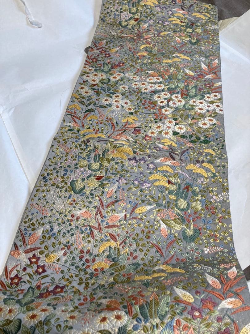 ［e.］繊細な花柄刺繍の美しい着物　付下げ＊袷＊正絹 匿名配送