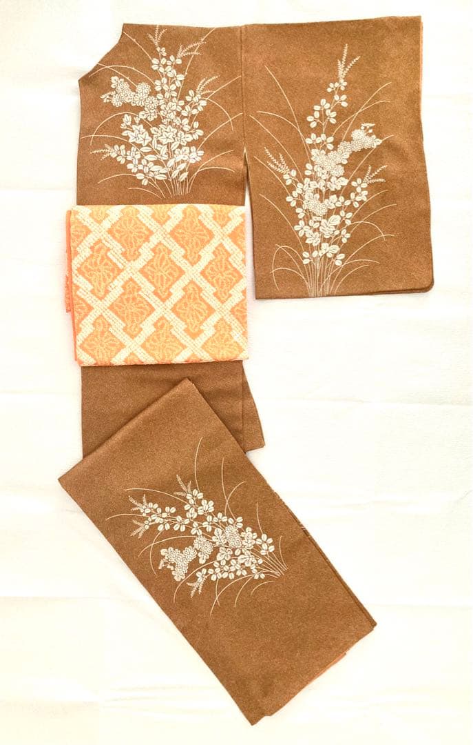 ［e.］繊細な花柄刺繍の美しい着物　付下げ＊袷＊正絹 匿名配送