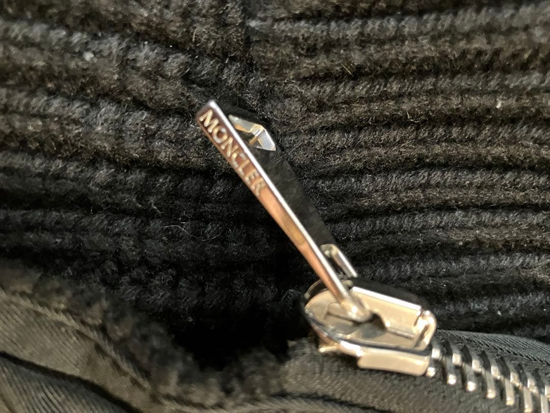 Moncler モンクレール　サイドジップデザインのざっくりニット　メンズ