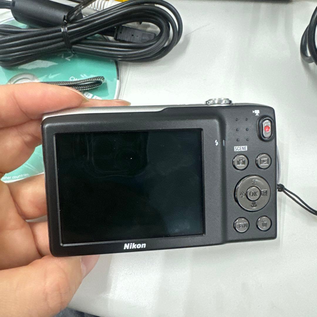 Nikon COOLPIX S3300　コンパクトデジタルカメラ　SDカード付