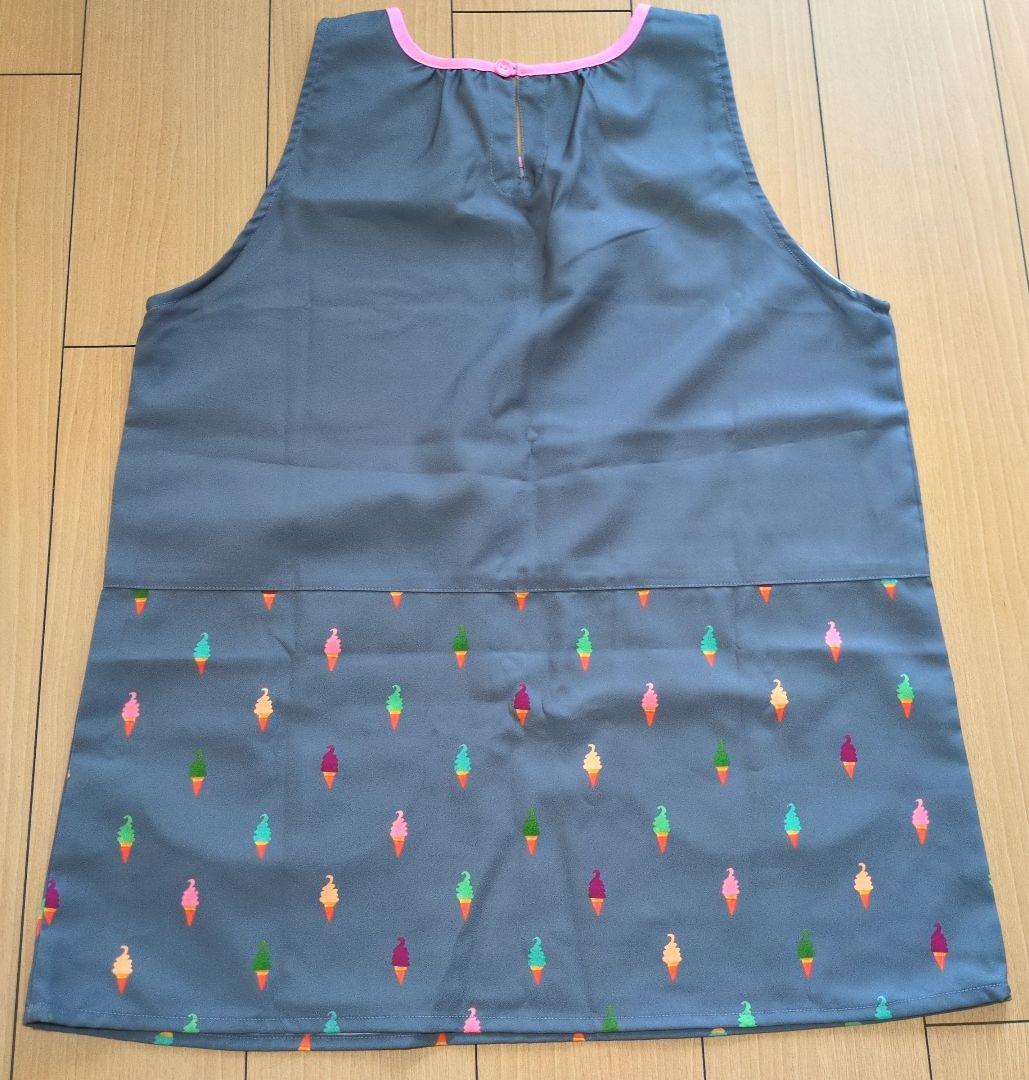 保育エプロン　ドーナツ柄エプロン チョコレートドーナツ刺繍付き