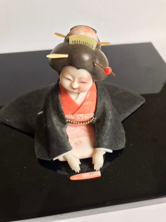 珊瑚彫刻　婦人