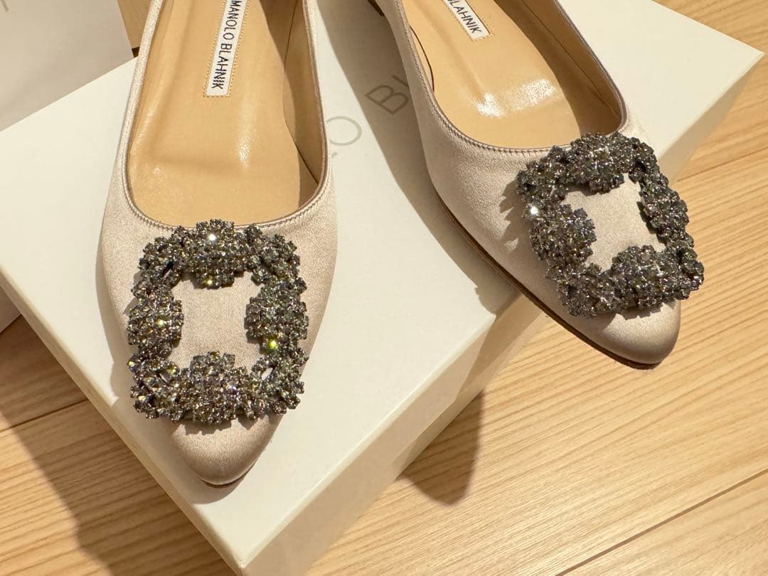 【極美品】マノロブラニク ハンギシ ビジューパンプス
