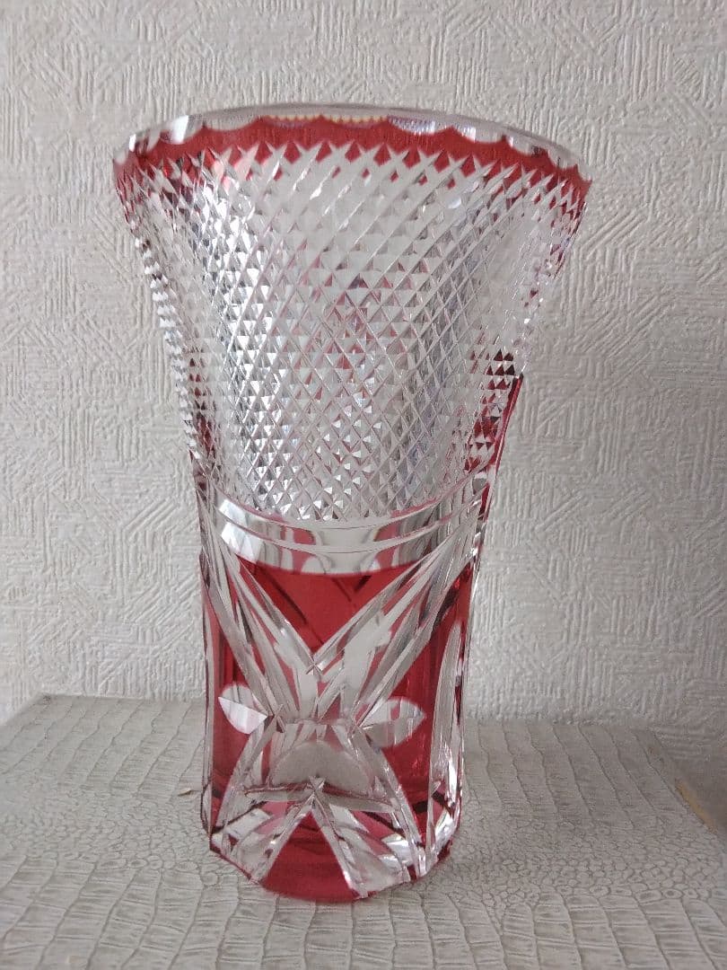 ★未使用★KAGAMI CRYSTAL 江戸切子 花瓶 赤色 花模様