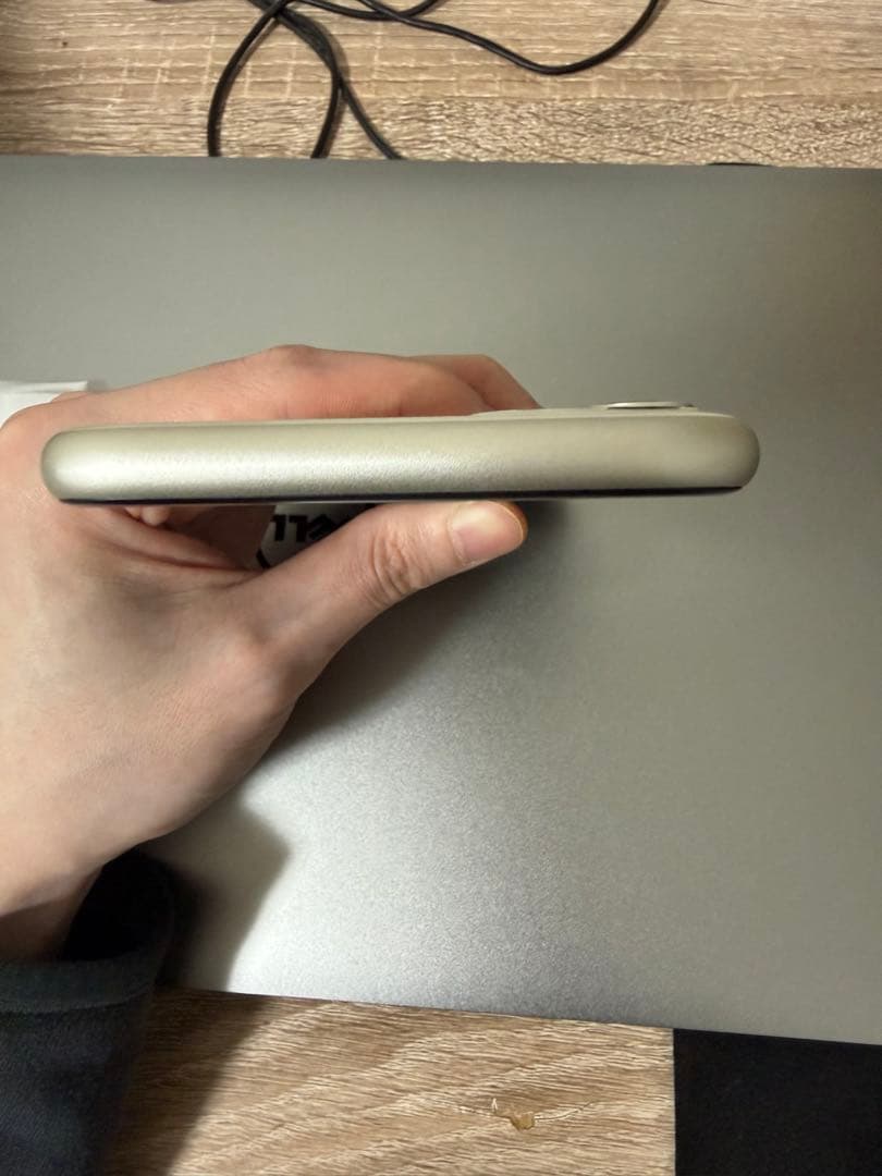 21年製 iPhone 11 128GB ホワイト修理歴なしバッテリー交換なし