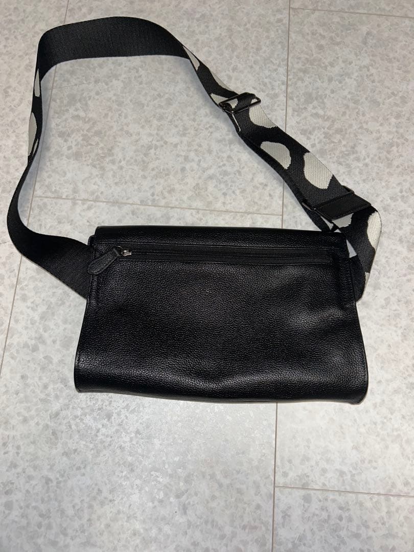 イアパピヨネ♡ボディバック