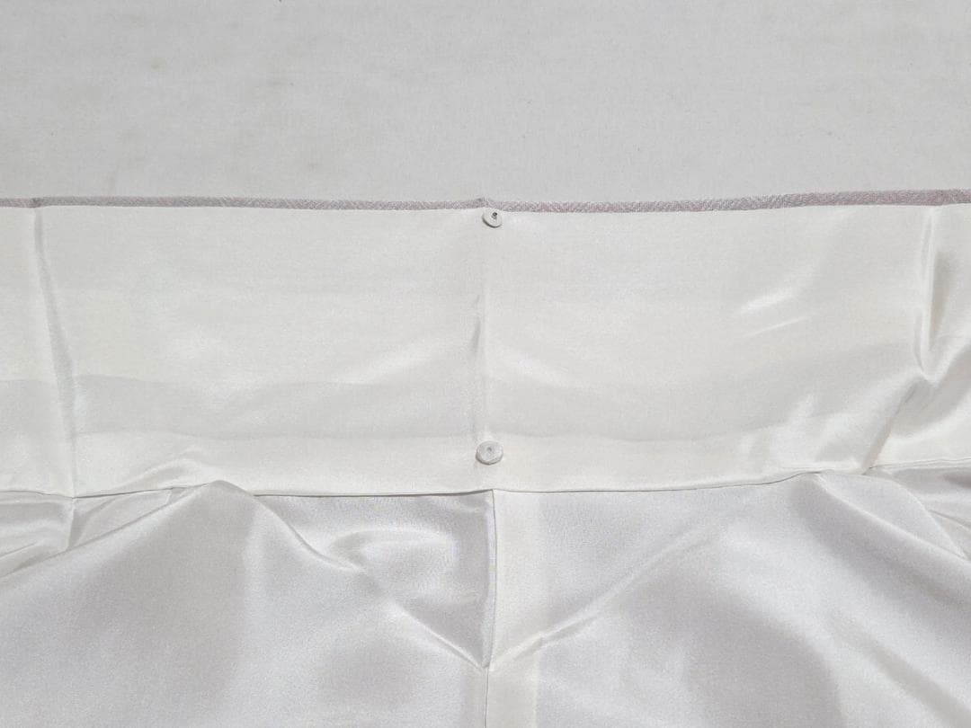 D シンプルデザイン 薄色 菊の地模様 袷 正絹 色無地 着物 K48