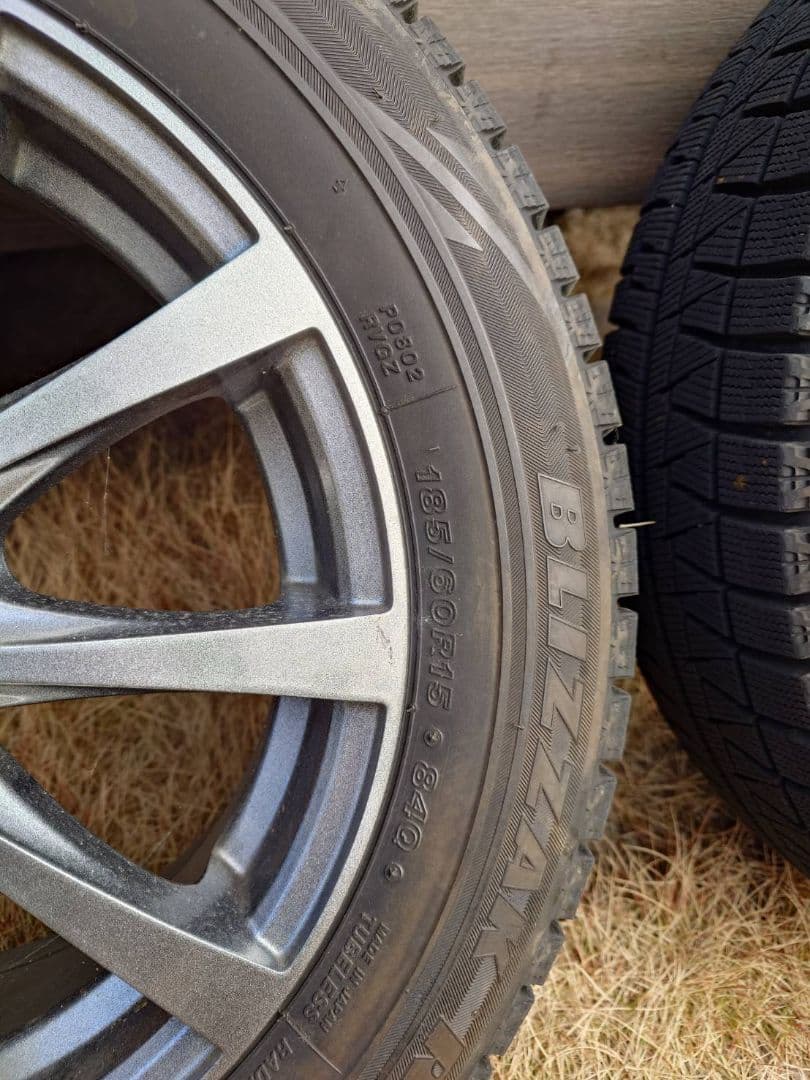 ブリヂストンスタッドレスタイヤ185/60R15値下げしました
