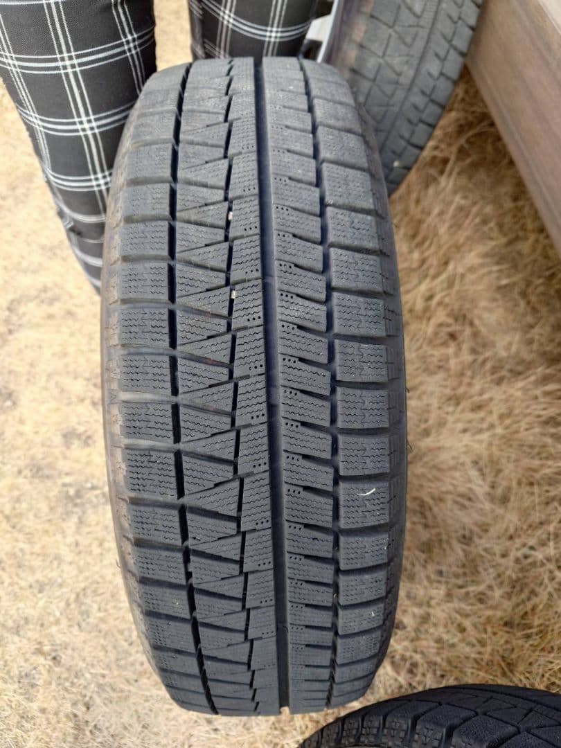 ブリヂストンスタッドレスタイヤ185/60R15値下げしました