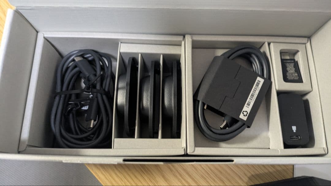 VIVE Ultimate Tracker 3+1 Kit EOZストラップ付き