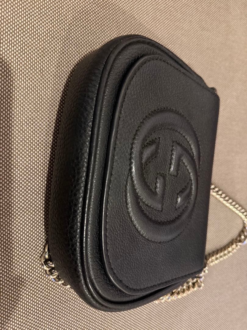 Gucci 黒レザーショルダーバッグ