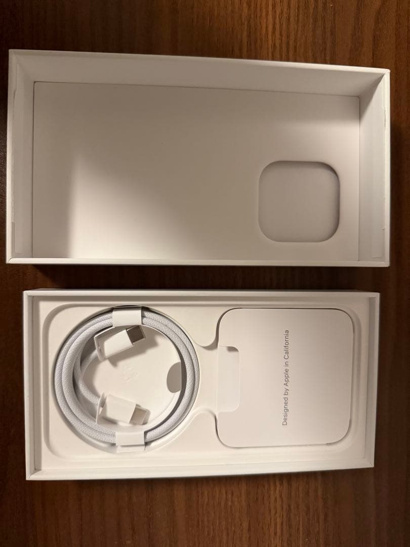 Apple iPhone 15 Pro本体 美品