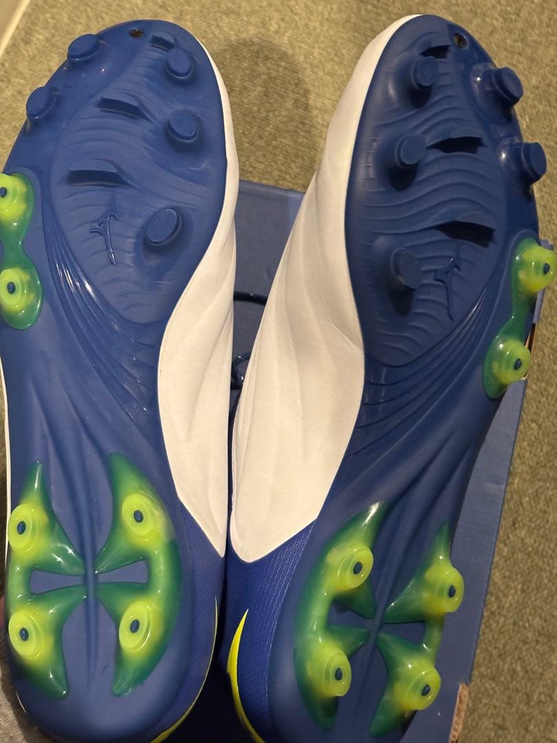 サッカー　スパイクシューズ