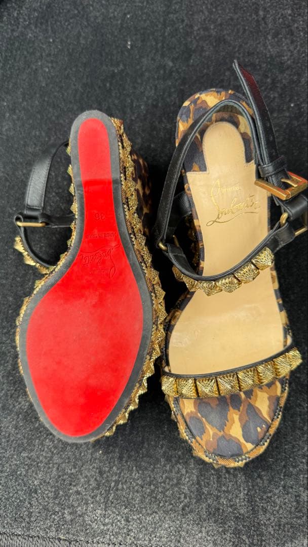 Christian Louboutin ヒョウ柄ウェッジサンダル