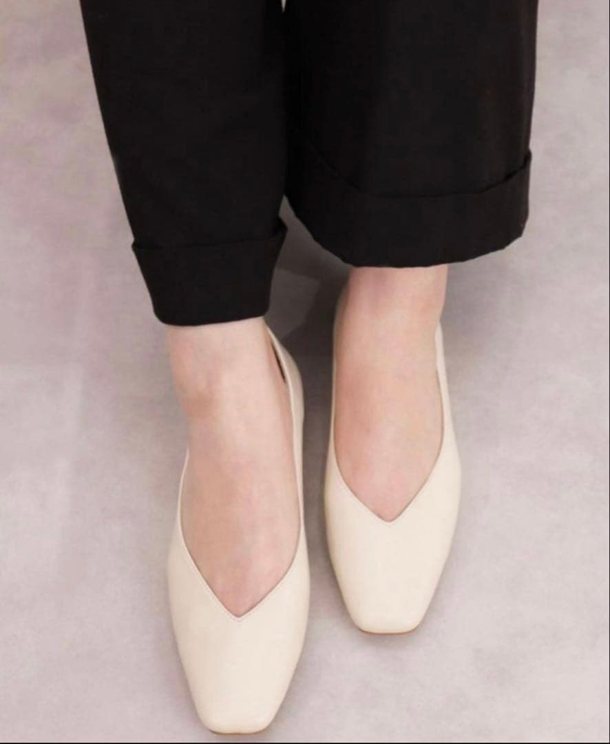 アルテミスバイダイアナ　パールヒール　Vカット フラットシューズ　アイボリー