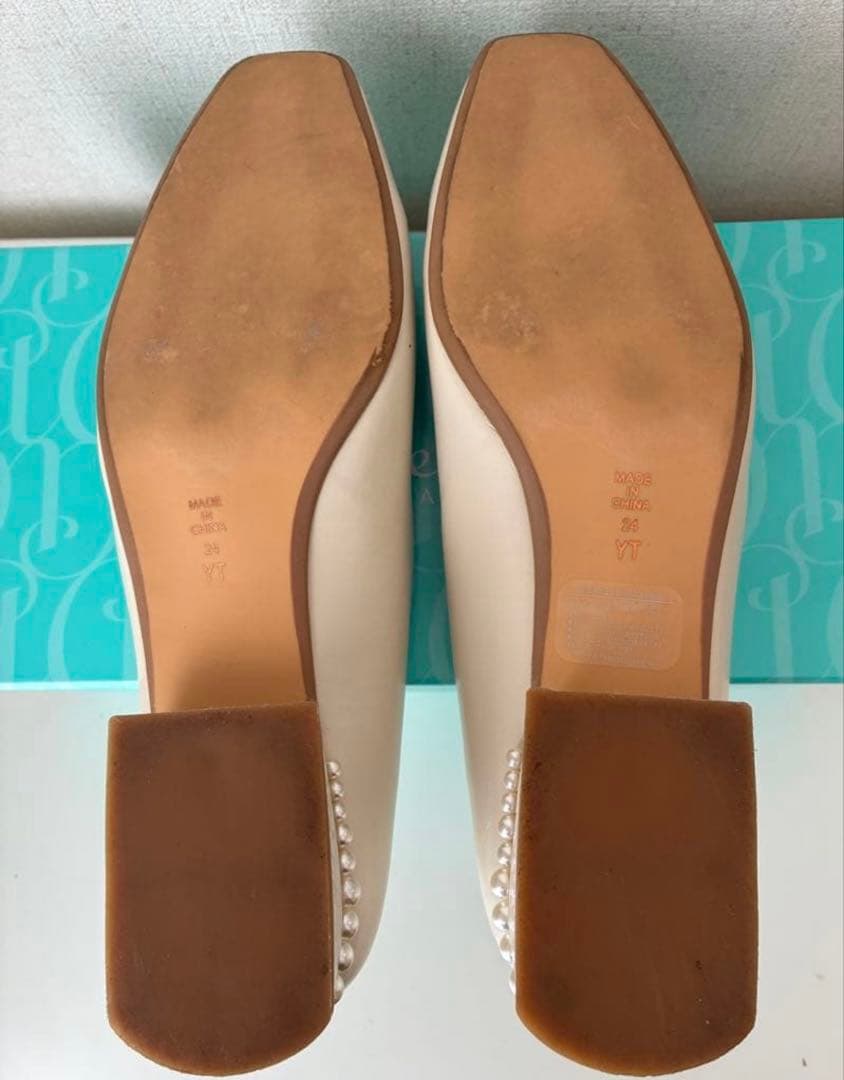 アルテミスバイダイアナ　パールヒール　Vカット フラットシューズ　アイボリー