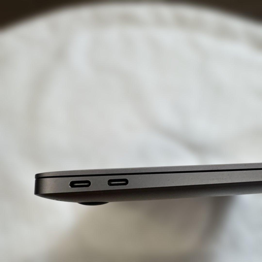 美品 MacBook Air 13インチ 256GB(Retina, 2020)