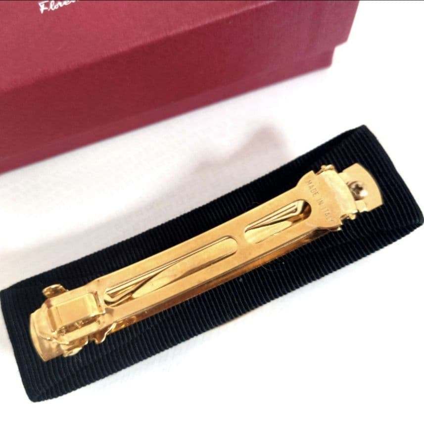 フェラガモ 　ヴァラ　ブラック　ゴールド　リボン　バレッタ　【used】