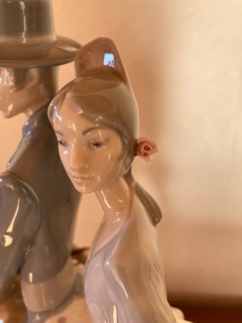 リアドロ　白馬に乗った男女