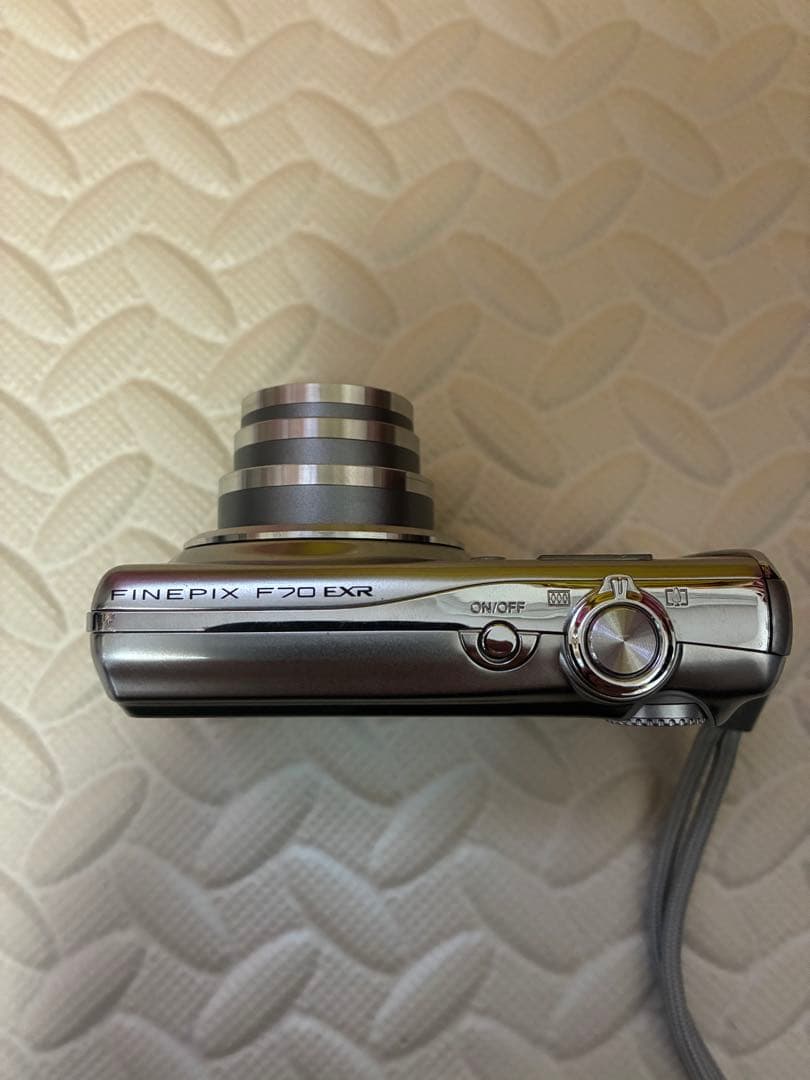 fujifilm&富士フイルム　f70exr デジタルカメラ