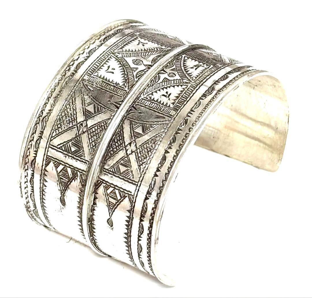 トゥアレグ族　ハンドメイド　シルバーバングル