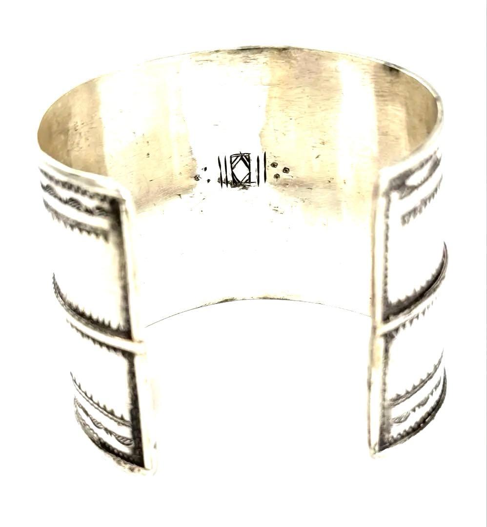 トゥアレグ族　ハンドメイド　シルバーバングル