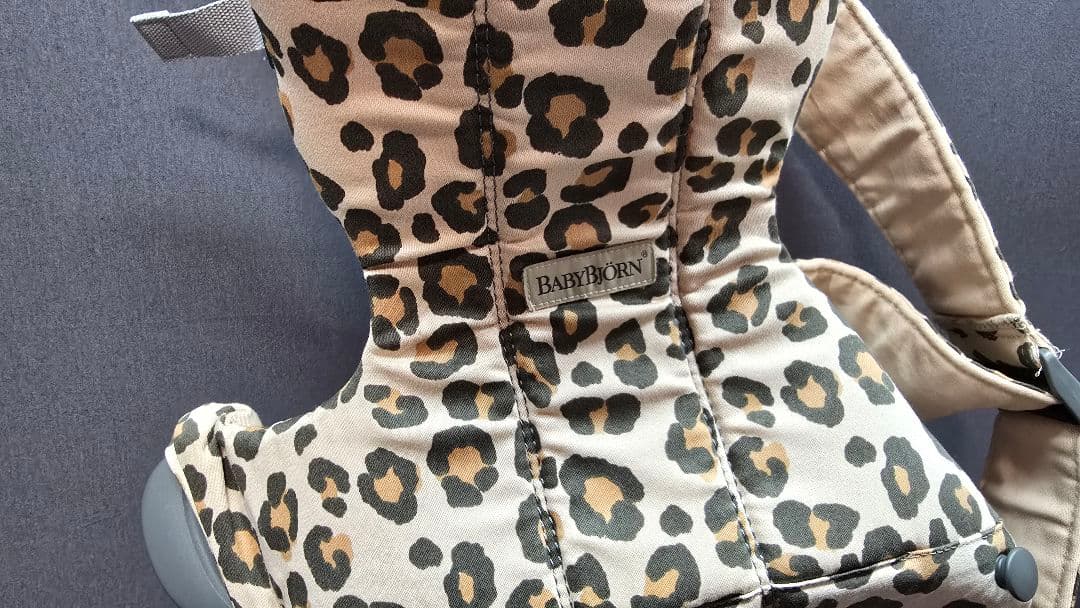 BABY BJORN ベビービョルン 抱っこ紐 廃盤 ヒョウ柄