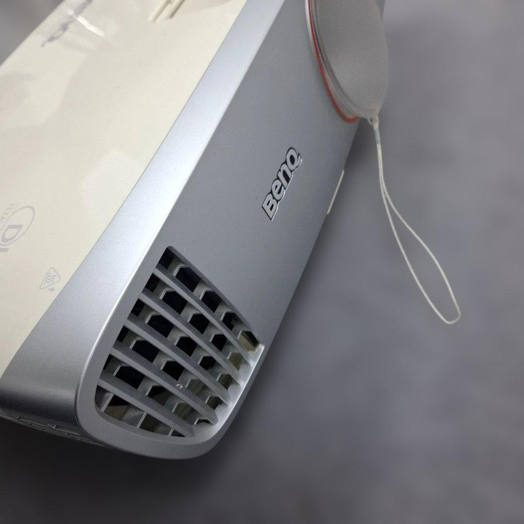 短終点タイプ BenQ プロジェクター本体 DLP技術