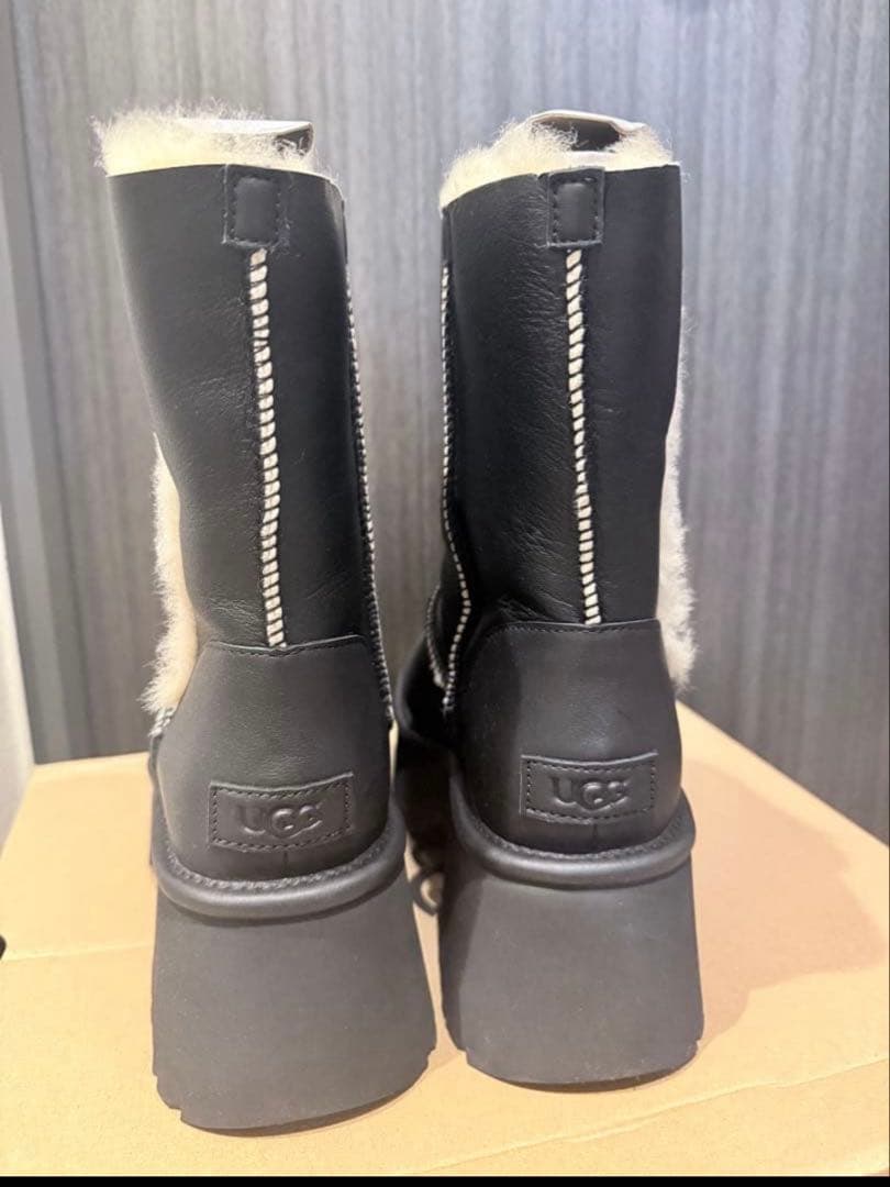 新品未使用/UGG W ESMEE LEATHER BOOT25cm