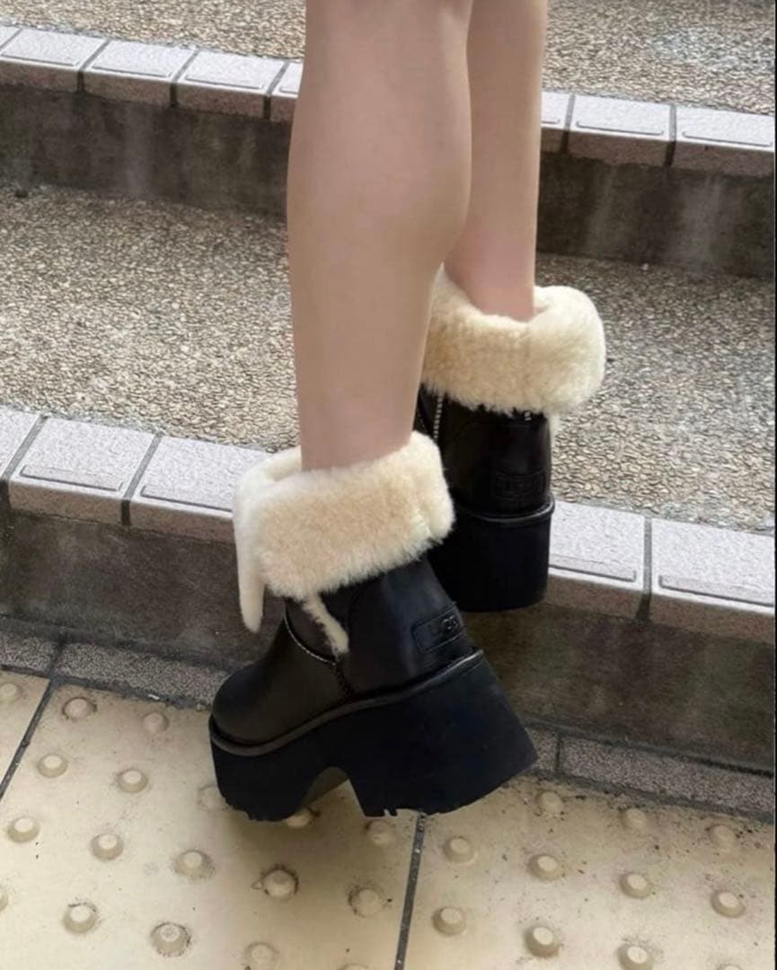 新品未使用/UGG W ESMEE LEATHER BOOT25cm