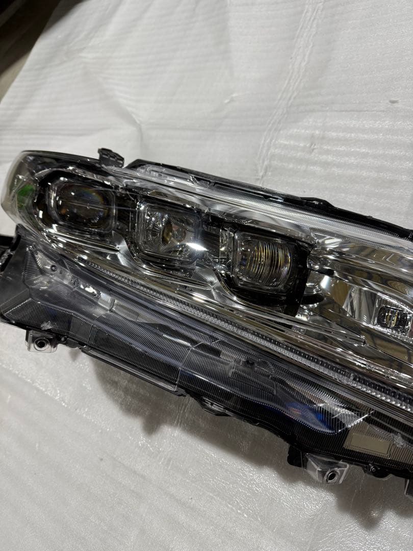 ハリアー純正ヘッドライト 右 補修あり