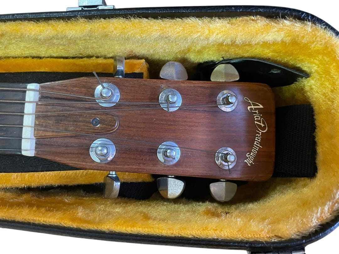 ② Aria Dreadnoughtアコースティックギター ハードケース付き