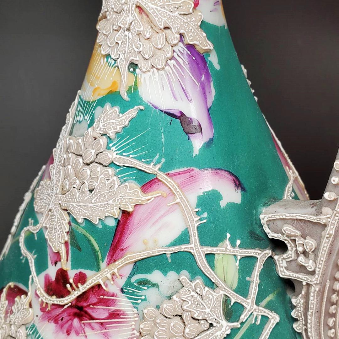 里帰り　21.5㎝　　オールドニッポン　緑蒼地一陳盛上花図紋片耳飾壷