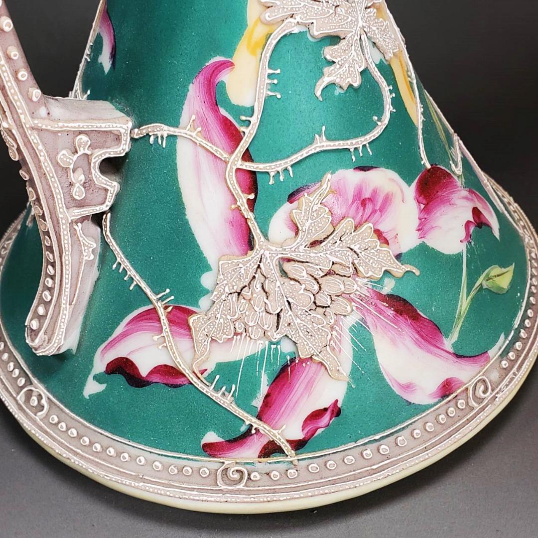 里帰り　21.5㎝　　オールドニッポン　緑蒼地一陳盛上花図紋片耳飾壷