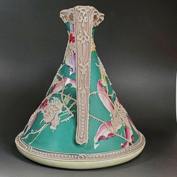 里帰り　21.5㎝　　オールドニッポン　緑蒼地一陳盛上花図紋片耳飾壷