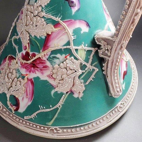 里帰り　21.5㎝　　オールドニッポン　緑蒼地一陳盛上花図紋片耳飾壷