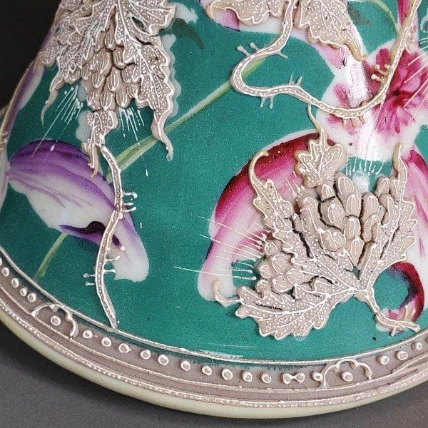 里帰り　21.5㎝　　オールドニッポン　緑蒼地一陳盛上花図紋片耳飾壷