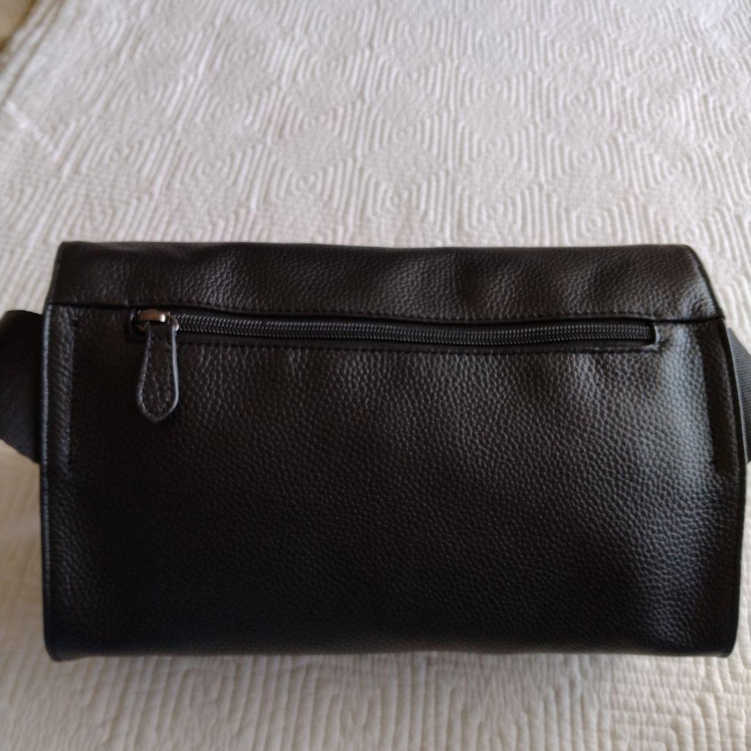 ear ブラックレザー ボディバッグ