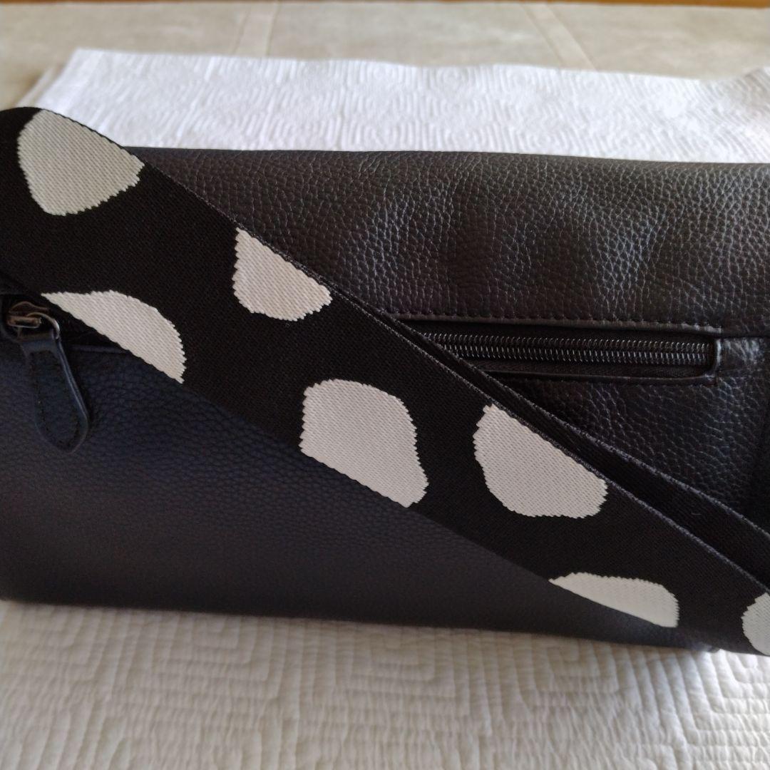 ear ブラックレザー ボディバッグ