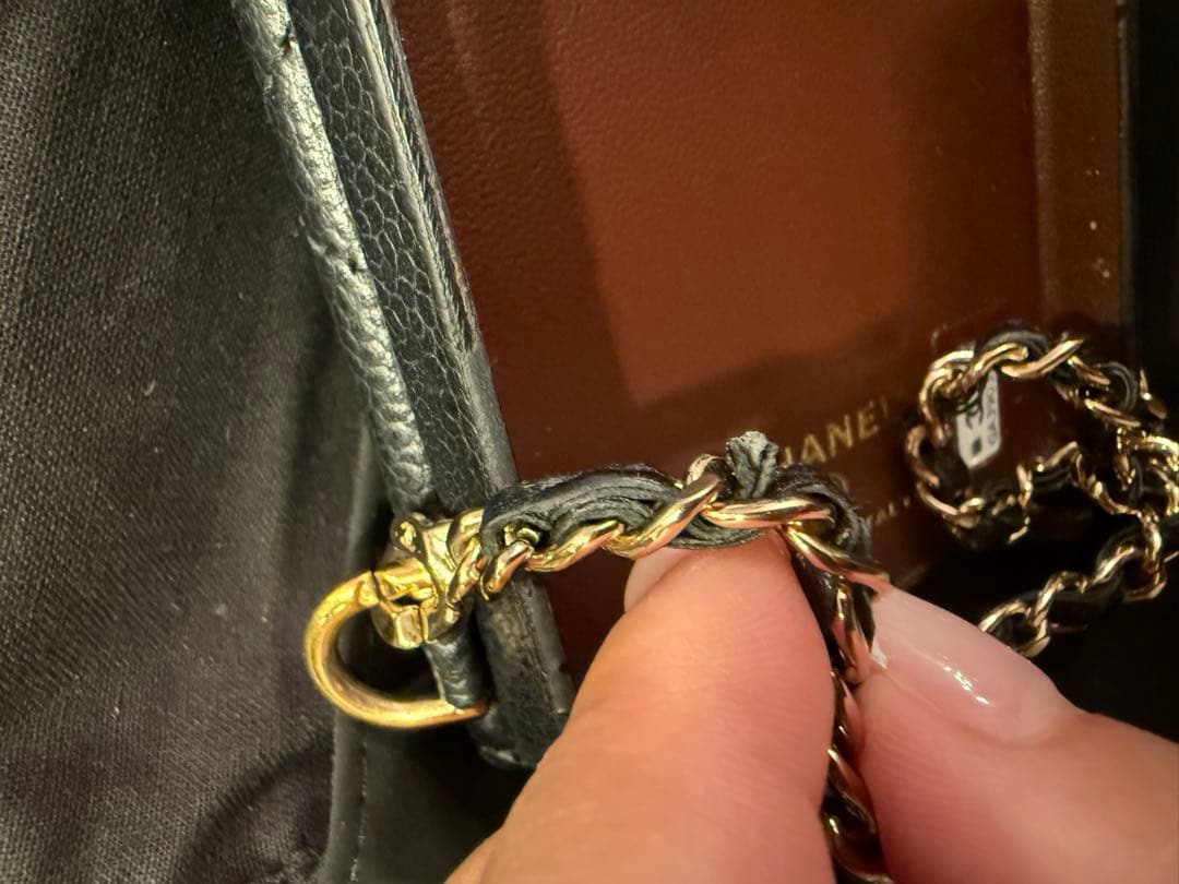 CHANEL iPhone14pro ゴールドチェーン付きカバー