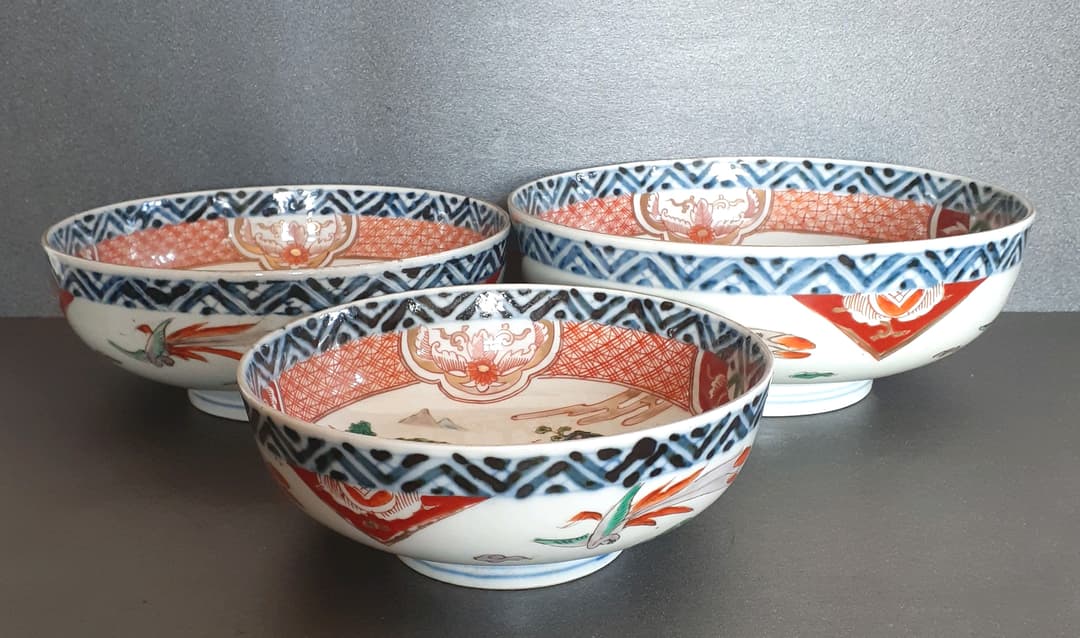 【名品】明治時代　古伊万里　金彩色絵　帆掛け舟に山水図　三重鉢　大中小　無傷！