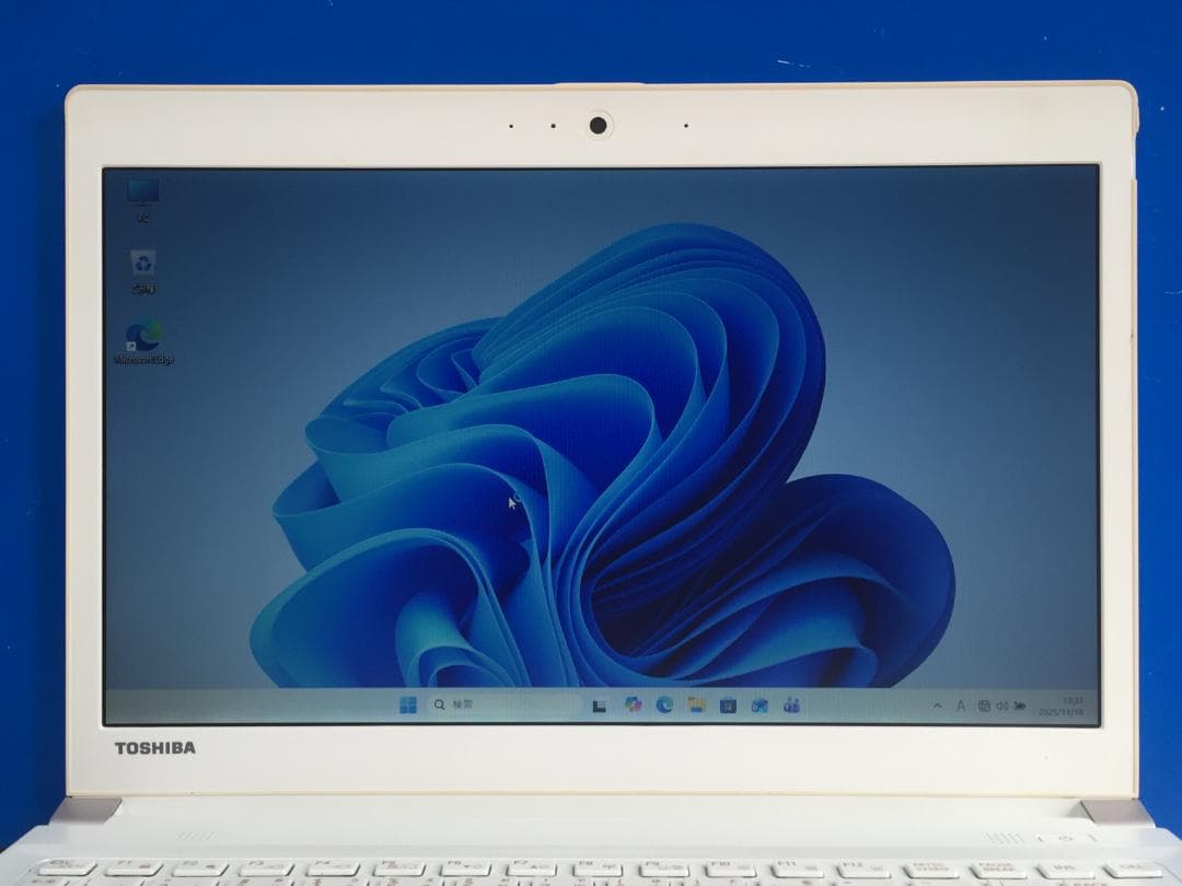 東芝 dynabook R734/E36KW 13.3型 軽量・コンパクトノート