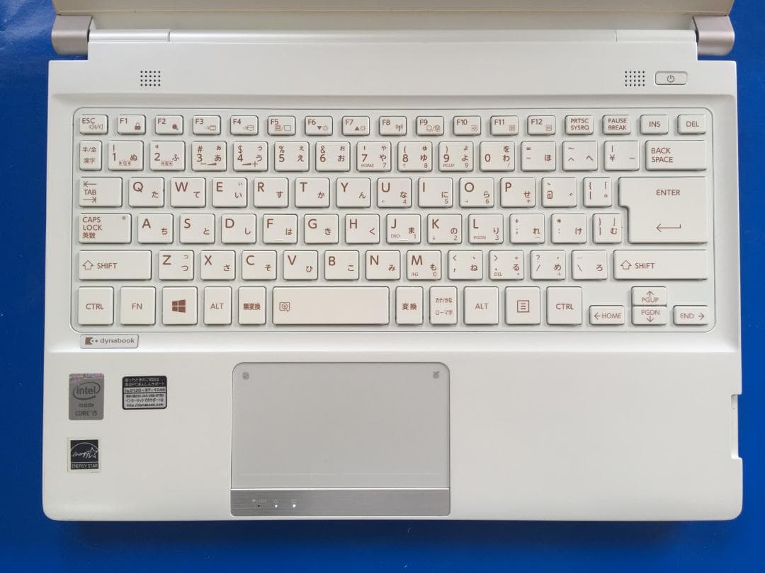 東芝 dynabook R734/E36KW 13.3型 軽量・コンパクトノート