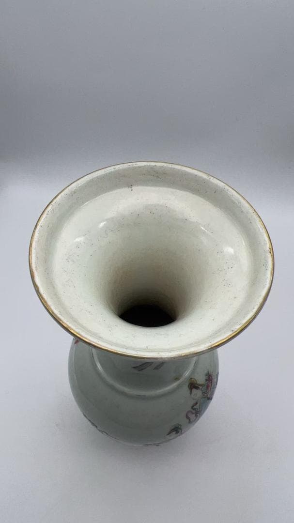 清嘉慶時代 【大清嘉慶年製】在銘 粉彩人物物語文盤口瓶 景徳鎮　花瓶 (Y-5)