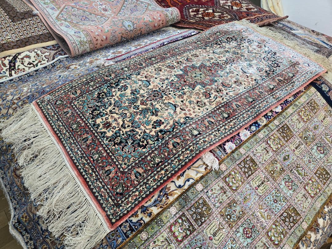 トルクラグ手織り クリーニング済み 素材シルク サイズ126cm×66cm